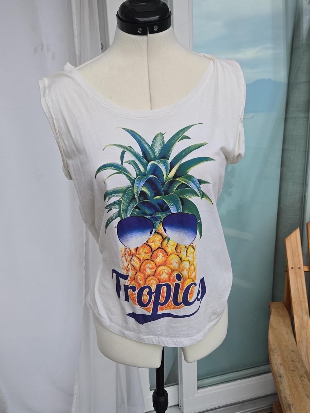 Vero Moda White Tank Top with Pineapple Graphic and Blue Sunglasses